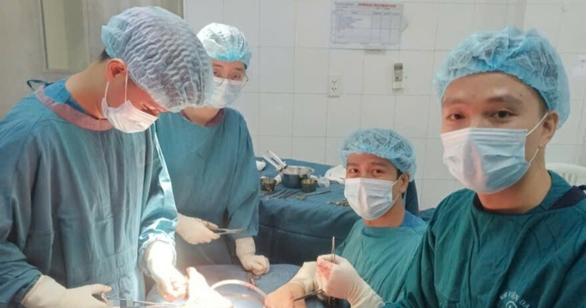 Cứu sống bé trai 12 tuổi bị đứt bó mạch đùi do tông vào cánh cửa ô tô ...