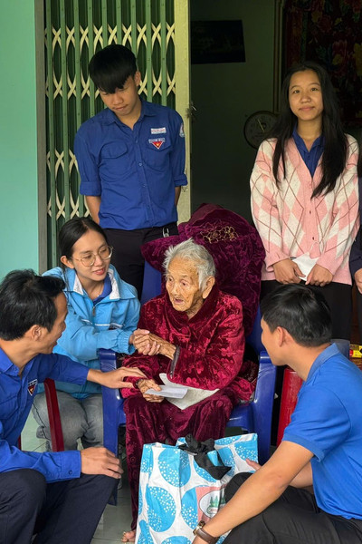 Tết tri ân và sẻ chia