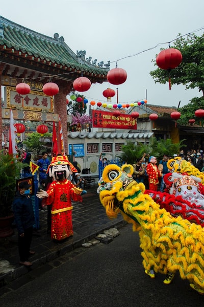 Du xuân trong tiết giêng hai