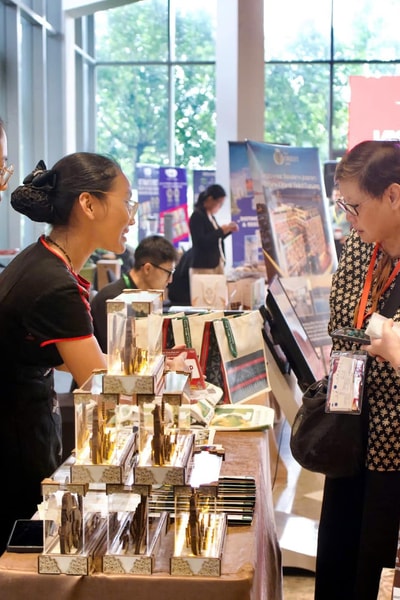 Phụ nữ với du lịch