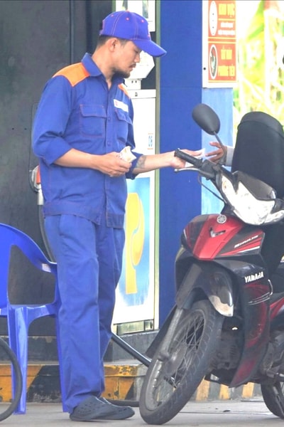 "Xanh hóa" sản xuất và cung ứng nhiên liệu