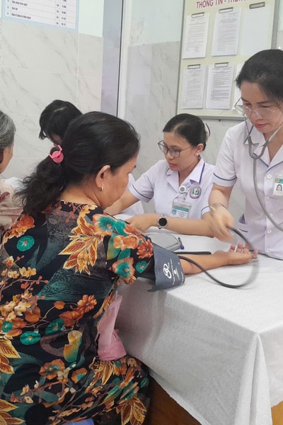 Khám sức khỏe định kỳ cho người dân