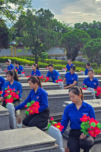 Vẹn tròn đạo lý tri ân