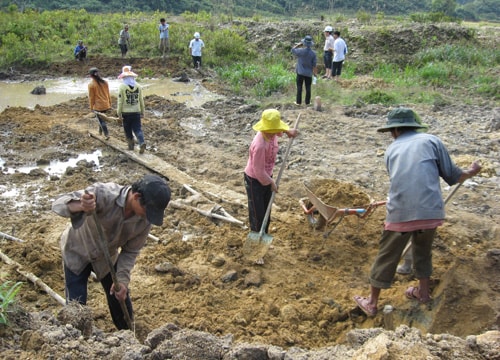 Lập làng, giữ rừng