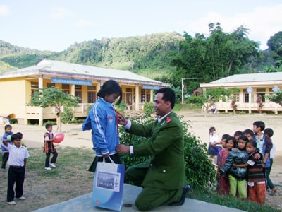 Áo ấm cho trẻ vùng biên