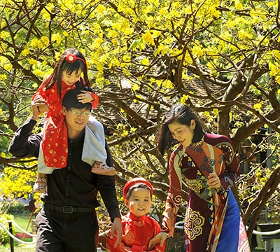 Du xuân,  ngược dòng sông mẹ...