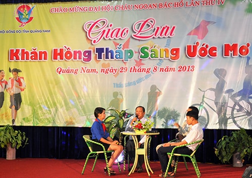 Khăn hồng thắp sáng ước mơ