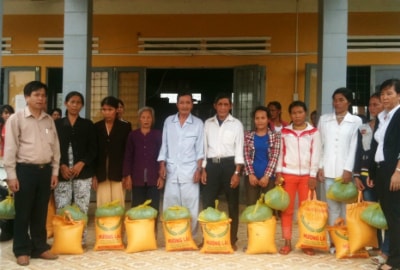 Nhiều tổ chức, đơn vị giúp đỡ nhân dân thiệt hại do bão số 11