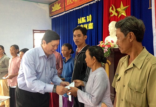 Nhiều tổ chức, đơn vị cứu trợ người dân thiệt hại do bão số 11