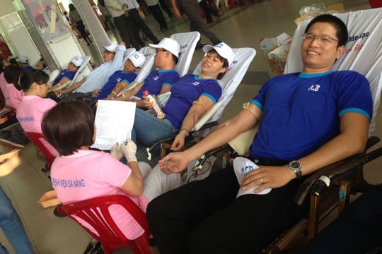 Ngân hàng Á Châu (ACB) hiến máu nhân đạo Hành trình "Tôi yêu cuộc sống"