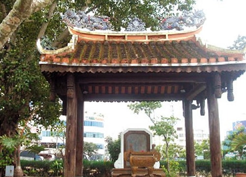 Bia Nghĩa trủng Phước Ninh