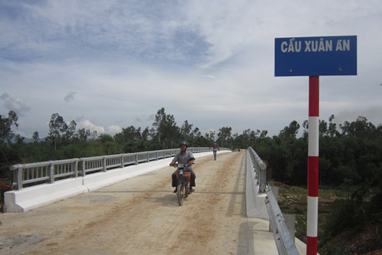 Học tập và làm theo tấm gương đạo đức Hồ Chí Minh: Đảng viên đi trước