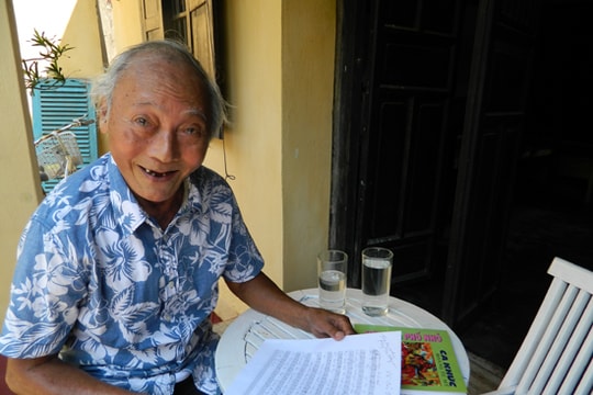 Lặng lẽ một mùa hoa phố nhỏ