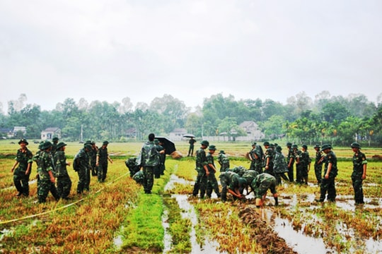 Giúp dân dồn điền đổi thửa