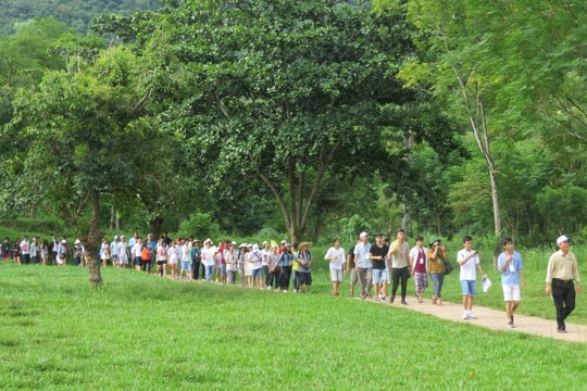 Đoàn Đại biểu thanh niên kiều bào thăm Mỹ Sơn