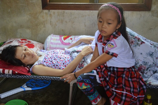Xót cảnh mẹ đơn thân bị bệnh hiểm nghèo