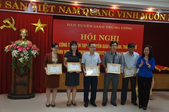 Hội nghị cộng tác viên Tạp chí Tuyên giáo miền Trung