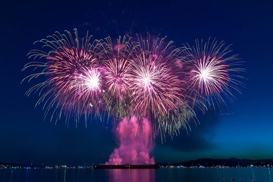 Giao thừa: Quay cầu Sông Hàn, trình diễn pháo hoa nghệ thuật tại 4 điểm