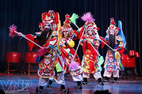 Hát bội hay hát bộ?