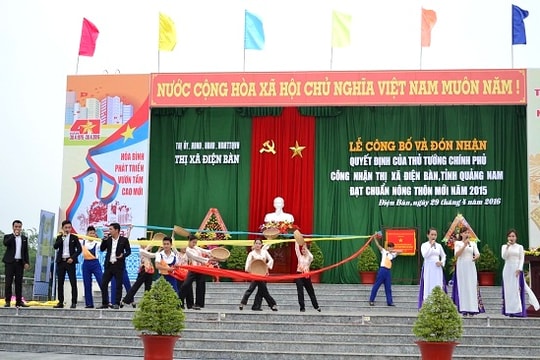 Thị xã Điện Bàn đón nhận quyết định đạt chuẩn nông thôn mới