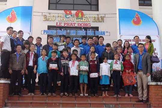 Phong trào "Em nuôi của Đoàn"