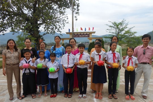 Giúp bạn từ nuôi heo đất