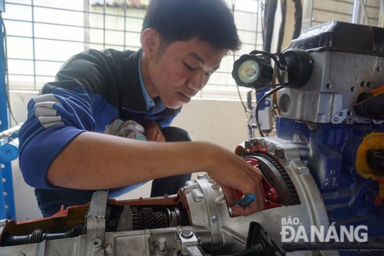 Cơ sở dạy nghề khốn khó: Bài 2: Khó khăn bủa vây