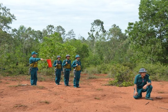 Hội thi chỉ huy trưởng, chính trị viên quân sự cấp xã giỏi năm 2016
