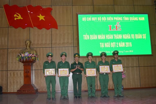 Tiễn 56 quân nhân hoàn thành nghĩa vụ quân sự trở về địa phương