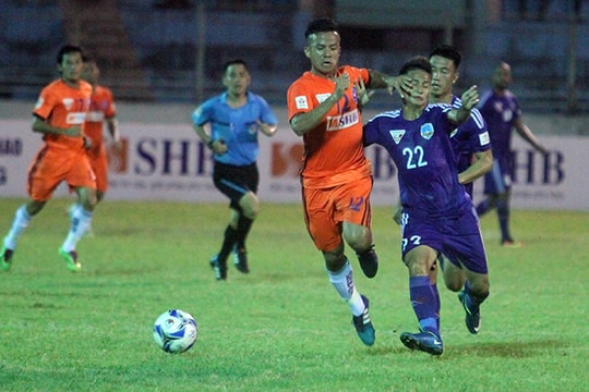 SHB Đà Nẵng ngậm ngùi nhận thất bại 3-4 trước QNK Quảng Nam