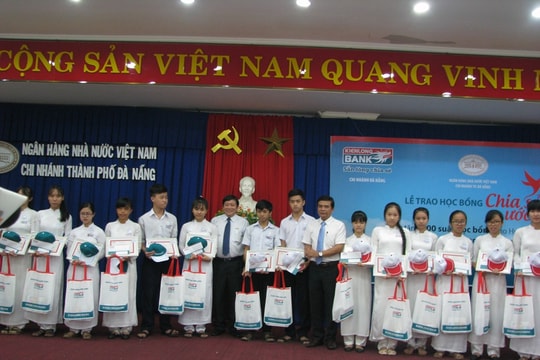 4,5 tỷ đồng hỗ trợ học sinh khó khăn