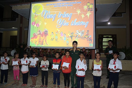 Vầng trăng yêu thương