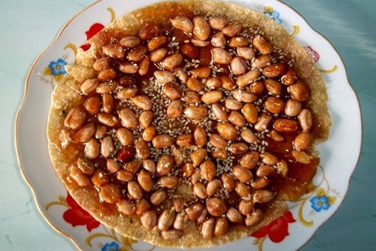 Kẹo đậu phụng tuổi thơ