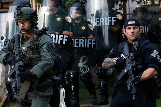 Nhà Trắng lo ngại nguy cơ tấn công khủng bố trong ngày bầu cử