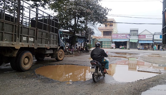 Chậm khắc phục đường hư hỏng