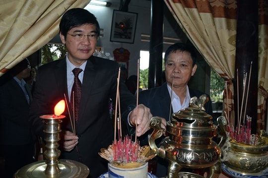 Bí thư Tỉnh ủy Nguyễn Ngọc Quang viếng hương Mẹ Việt Nam anh hùng Nguyễn Thị Thứ