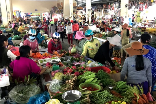 Giá cả biến động tại chợ Nam Phước