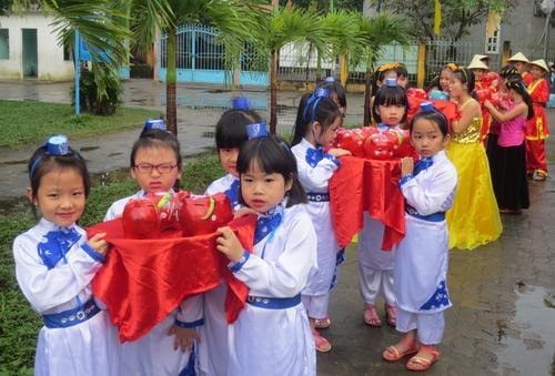 Nuôi heo đất giúp đỡ bạn học dịp tết