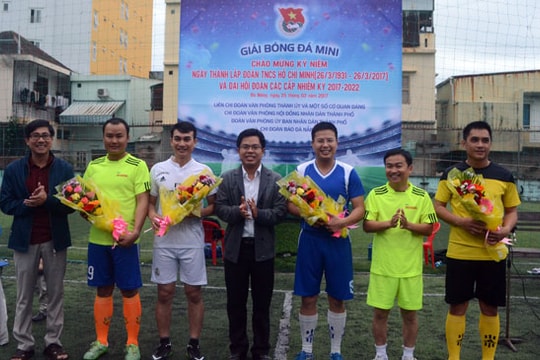 Sôi động giải bóng đá mini Chi đoàn Văn phòng Thành ủy Đà Nẵng