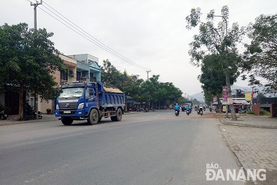 Cần dải phân cách trên đường Hoàng Văn Thái