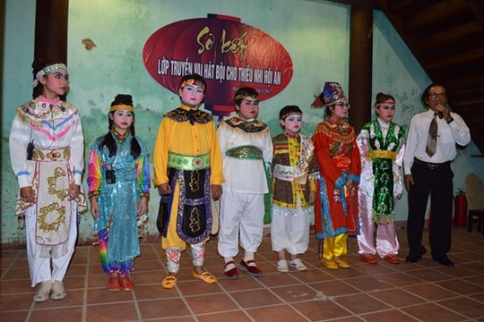 Sơ kết lớp dạy hát bội cho thiếu nhi Hội An