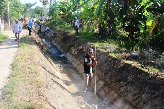 Đại Lộc ra quân nạo vét kênh mương chống hạn vụ hè thu