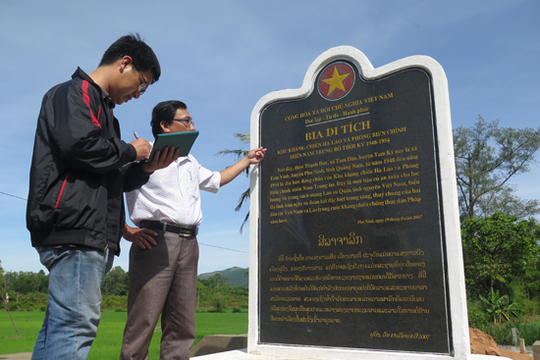 Còn đây mối tình bang giao