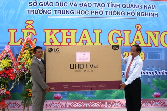 Trường THPT Hồ Nghinh khai giảng năm học đầu tiên