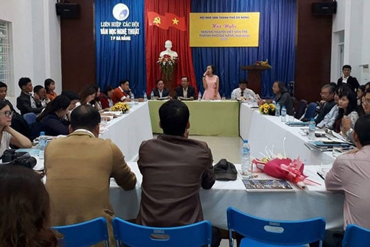 Nhà văn trẻ và mạng xã hội