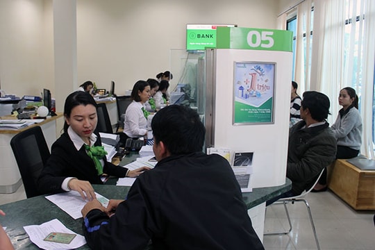 Đổi tiền mới: Ngân hàng khan hiếm, dịch vụ sôi động