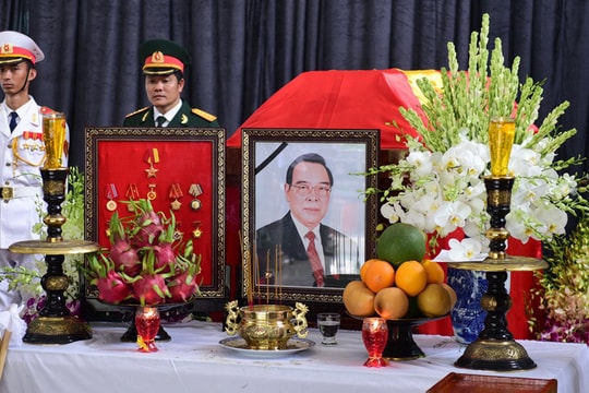 Người dân ngậm ngùi tiếc thương nguyên Thủ tướng Phan Văn Khải