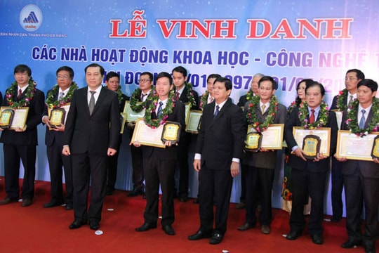 Phát huy trí tuệ Việt trong lao động, sản xuất