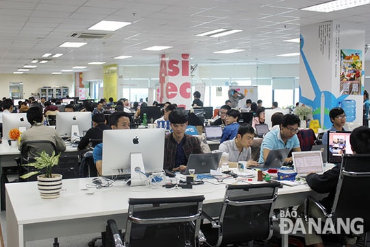 Chuyển dịch cơ cấu kinh tế, tăng thu hút đầu tư