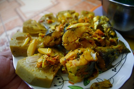 Xa quê lại nhớ cá chuồn mít non